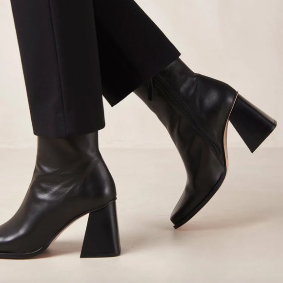 ALOHAS South Black Ankle Boots (Size 8) - Picture 3 of 6